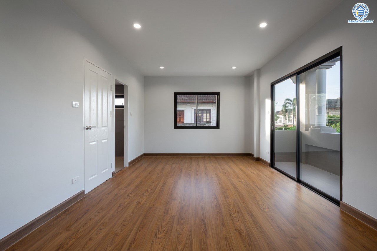 บ้านมือสองตกแต่งใหม่ ม.มณียา รัตนาธิเบศร์-ท่าอิฐ แบรนด์ Property Perfect หลังใหญ่ เนื้อที่ 61.6 ตร.ว. ฟังก์ชันครบ! 4 ห้องนอน 2 ห้องน้ำ 2 ที่จอดรถ บนทำเลที่ดีที่สุด! เชื่อมต่อถ.รัตนาธิเบศร์ และถ.ราชพฤกษ์ ใจกลาง 2 เซ็นทรัลฯ ใกล้ MRT "สถานีบางรักน้อยท่าอิฐ"